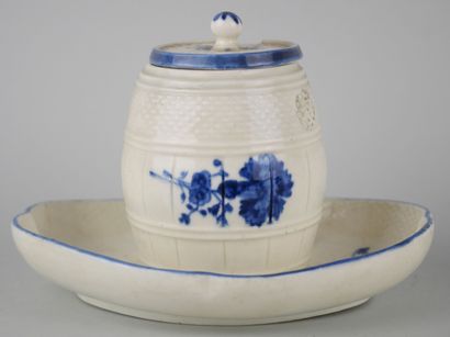 null CHANTILLY (soft porcelain):

Barrel mustard pot and its adherent display stand...