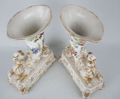 null PARIS :

Pair of Rhyton vases in porcelain with polychrome decoration of flowers.

19th...