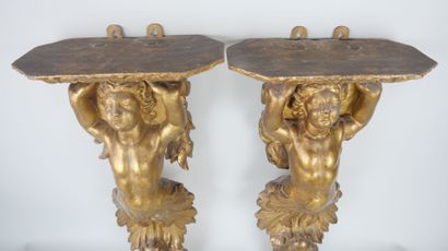 null Pair of carved and gilded wood wall brackets.

Louis XIV period.

(Small chips...