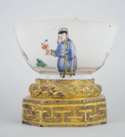 null CHINA: 

Porcelain sorbet with polychrome decoration with enamels of the pink...