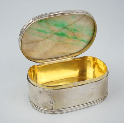 null Oval silver box, the lid set with a jadeite plate decorated with everyday objects.

China...
