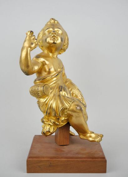null Putti in gilt bronze.

Eighteenth century period.

(Missing, probable element...