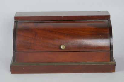 null Small mahogany pencil box in the shape of a cylinder step.

Circa 1900.

11...