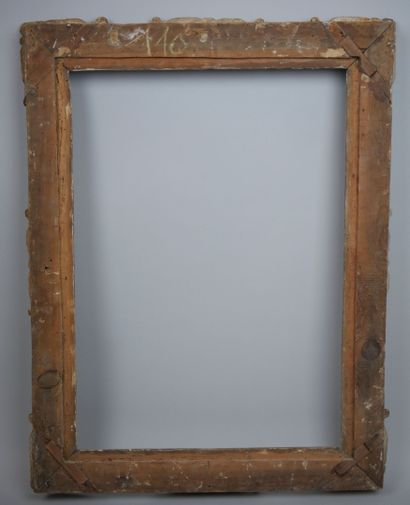 null Rectangular frame in carved and patinated wood, the angles decorated with shells...