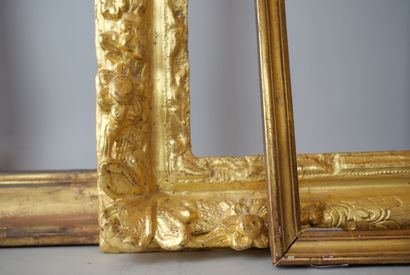 null Rectangular frame in carved and gilded wood decorated in the corners with shells...