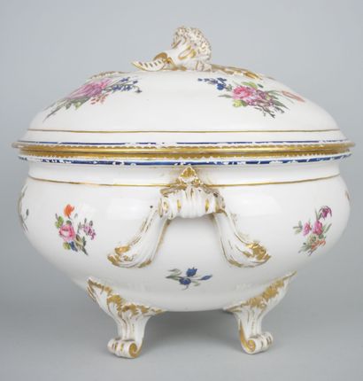 null Limoges (manufacture of the Count of Artois):

Porcelain covered tureen with...