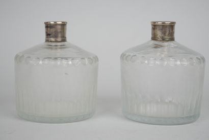null Pair of small crystal jars, the mounts in silver (950/1000e). Weight : 40gr...