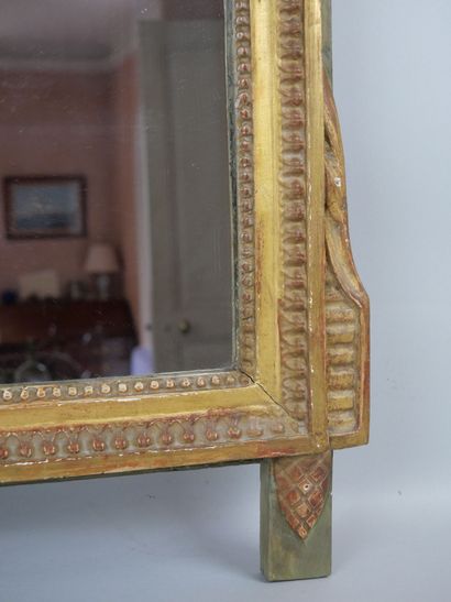 null Rectangular mirror in gilded wood and green watercolors decorated with rais-de-coeur...