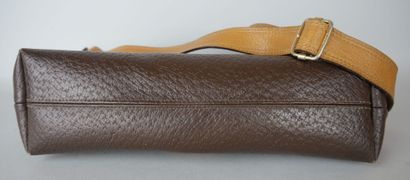 null LANCEL Paris Made in Italy 

Brown and tan leather shoulder bag. 

Dimensions:...