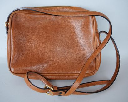 null LANCEL Paris Made in Italy

Messenger bag with shoulder strap in fawn leather...