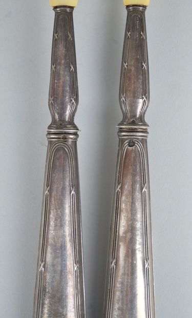 null Silver salad servers 925 thousandths, the handles filled with decoration of...