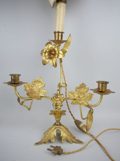null Pair of candelabras with 3 lights in gilded metal decorated with flowers of...