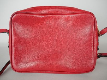 null LANCEL Paris Made in Italy

Shoulder bag in red leather opening to an envelope...