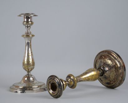 null CHRISTOFLE

Pair of candlesticks in silver plated metal with chased decoration...