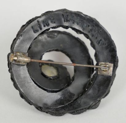 null 
Line VAUTRIN (1913-1977)




Spiral brooch in talossel. Signed " Line Vautrin...