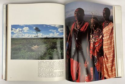 null THE MASAI.

Photographs by Carol Beckwith and text by Tepilit Ole Saitoti.

Ed.Chêne/Hachette...