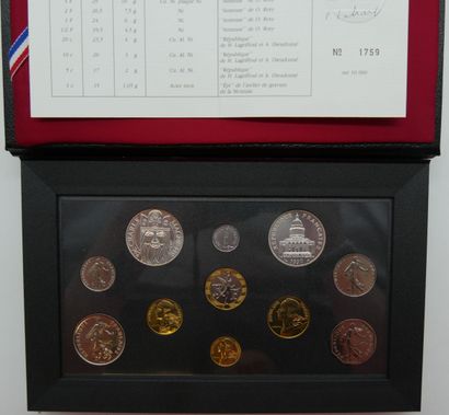 null Ensemble de 4 Coffrets & Pochette. Monnaie de Paris - Pièces Fleurs de Coins....
