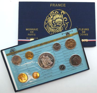 null Ensemble de 8 Coffrets. Monnaie de Paris - Pièces Fleurs de Coins. Exemplaires...
