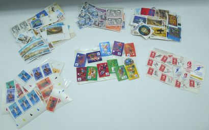 null Philatélie : 

Pochettes d'environs 650 timbres français neufs des années 1983...