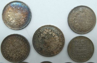 null Ensemble de 27 Monnaies France, Argent.

1-50 Francs Hercule 1979.

3-5 Francs...