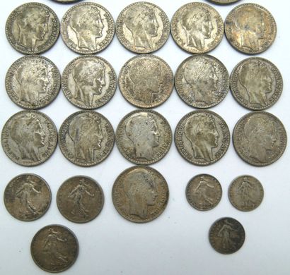 null Ensemble de 27 Monnaies France, Argent.

1-50 Francs Hercule 1979.

3-5 Francs...