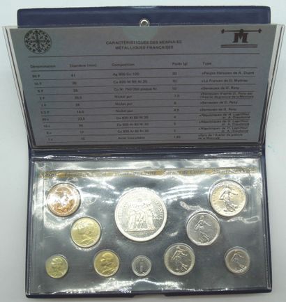 null Ensemble de 10 Coffrets. Monnaie de Paris - Pièces Fleurs de Coins. Exemplaires...