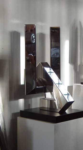 Untitled.

Mirror polished stainless steel....