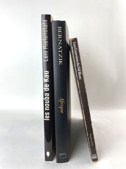 null [BLACK AFRICA]. Set of 3 Volumes.

Collective: Bernatzik-Afrique, 5 Continents...