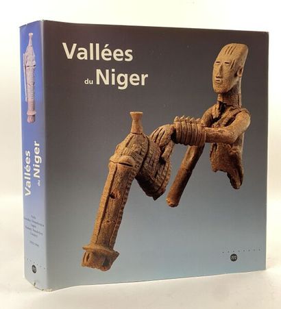 null [COLLECTIVE].

Catalog of the Exhibition Valleys of the Niger.

Paris, Leiden,...
