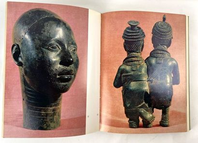 null [AFRICAN ART]. Set of 3 Volumes.

Von Lintig Bettina and Dubois Hughes-Cameroon,...