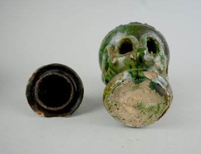 null Set of two pieces of glazed ceramic including :

- a perfume burner in green...