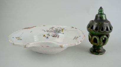 null Set of two pieces of glazed ceramic including :

- a perfume burner in green...
