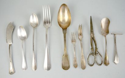 null Set of silver plated cutlery including :

- 8 soup spoons, 

- 3 Christofle...