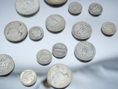 null Ensemble de 19 Monnaies Argent, Étrangers.

15-Etats Unis : 

7-One Dîme 1942,...