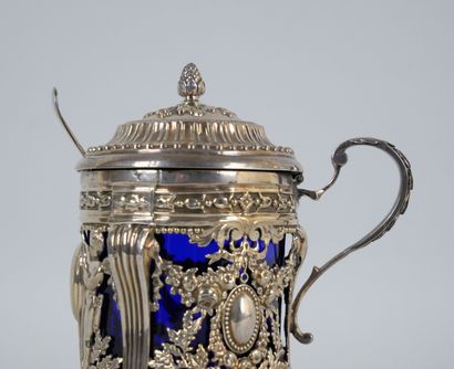 null Mustard pot out of silver 925 thousandths engraved with decoration of cherubs...