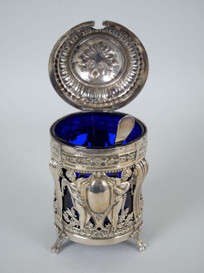 null Mustard pot out of silver 925 thousandths engraved with decoration of cherubs...