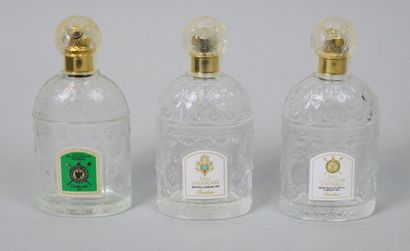 null GUERLAIN
Trois flacons à parfum dont deux "Eau de Cologne impériale" et une...