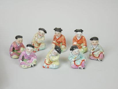 null Ensemble de 11 figurines chinoises en porcelaine (la plus grande : 12 cm), 4...