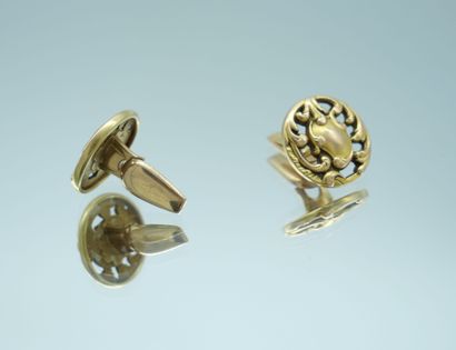 null Pair of cufflinks in gold 750 thousandths with openwork decoration of foliage...