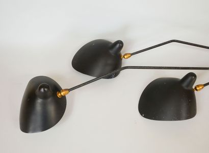 null Serge MOUILLE (1922-1988)
Ceiling lamp with three pivoting light arms in black...