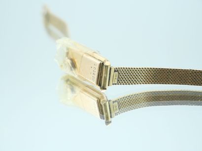 null Watch of lady in gold 750 thousandths, the rectangular dial on bottom of white...