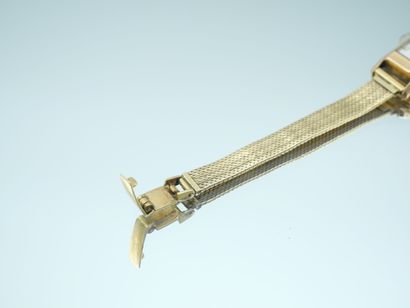 null Watch of lady in gold 750 thousandths, the rectangular dial on bottom of white...