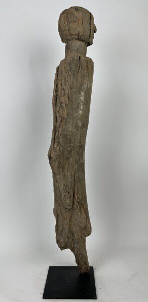 null BENIN - FON or EWE People

-BOCIO" clan protection post in carved wood 
Erosion,...