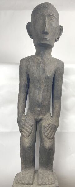 null PHILIPPINES - Peuple IFUGAO

Grande statue masculine "BULUL" en bois lourd patiné,...