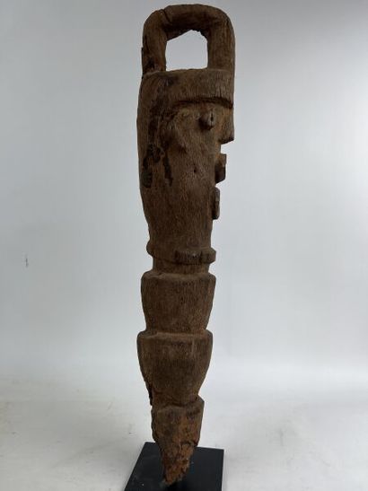 null NIGERIA - TIV People

-High post "IHEMBE" in mahogany wood, representing a high...