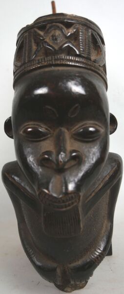 null CAMEROON - BAMILEKE people

Royal clay pipe, finely decorated wooden pipe, metal...