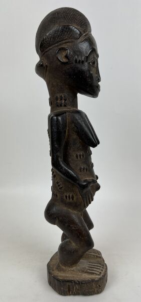null COTES D'IVOIRE - Peuple BAOULE



Belle statuette féminine dite de l'Au-delà,...
