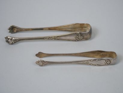 null A set including : 
- a spoon in English silver 800 thousandth, length: 14,5...