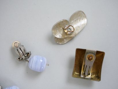 null Ensemble de 14 paires de boucles d'oreille fantaisies à clip (une paire à recoller)
La...