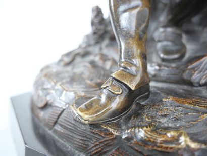 null Sculpture en bronze à patine médaille représentant un chasseur aux cheveux longs...